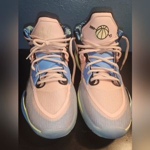 Nike Kyrie Infinity EP 'Valentine's Day'